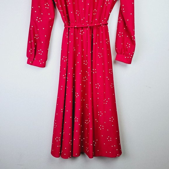 Vintage 70's Red Dress with White Stars, Midi, Tie Waist and Button Front, Sz 12 - Picture 10 of 11